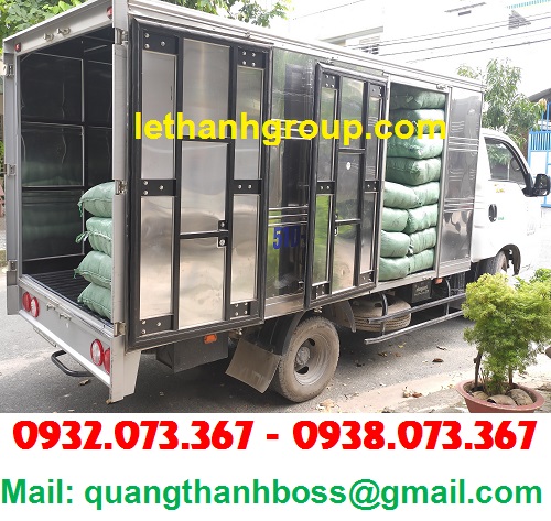 Xe tải chở hàng giao khách hàng của Lê Thanh